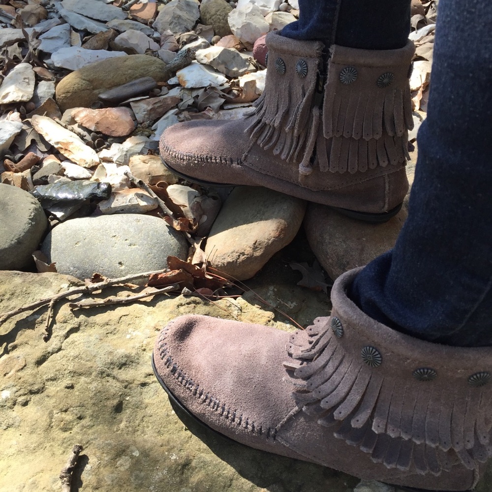 Minnetonka grey suede ankle boots. Size 7